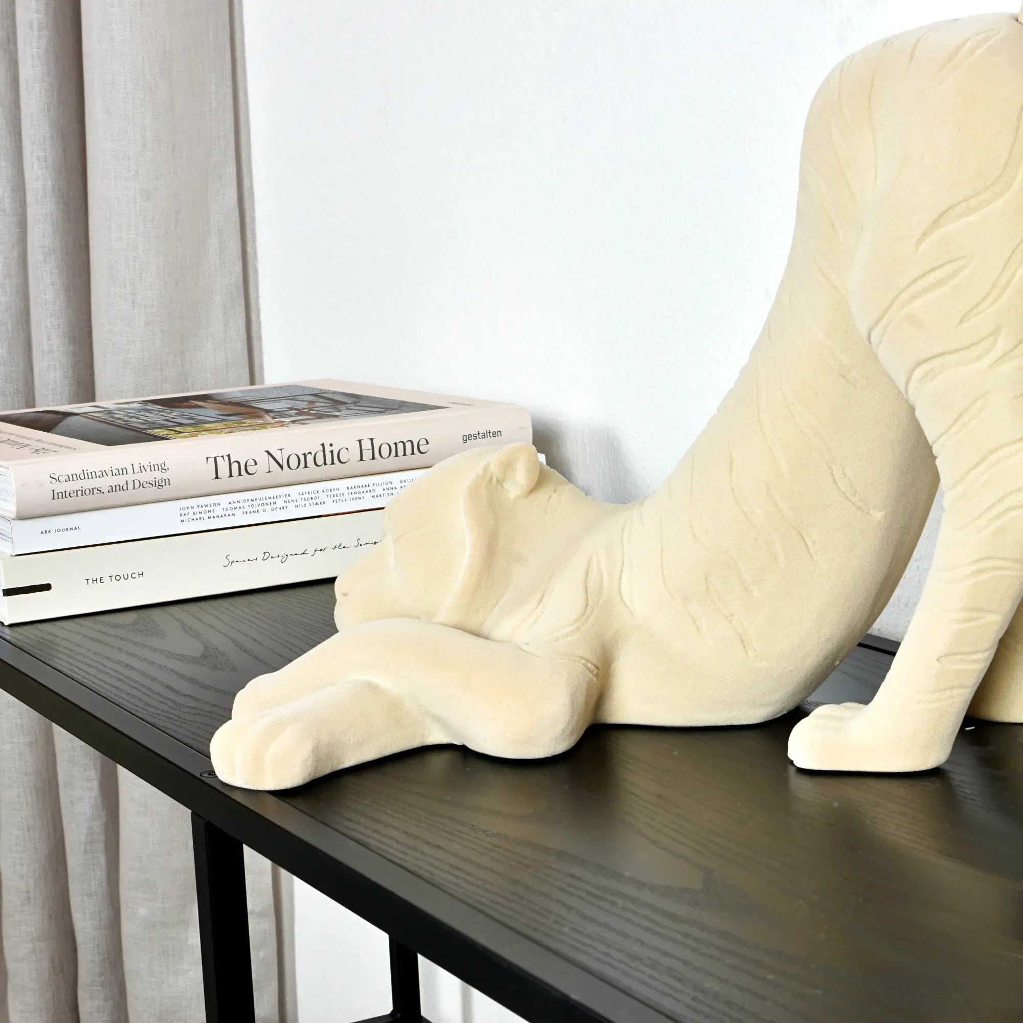 Samtfigur - beflockt - Deko- Designobjekt Figur aus Samt Tiger Sereno