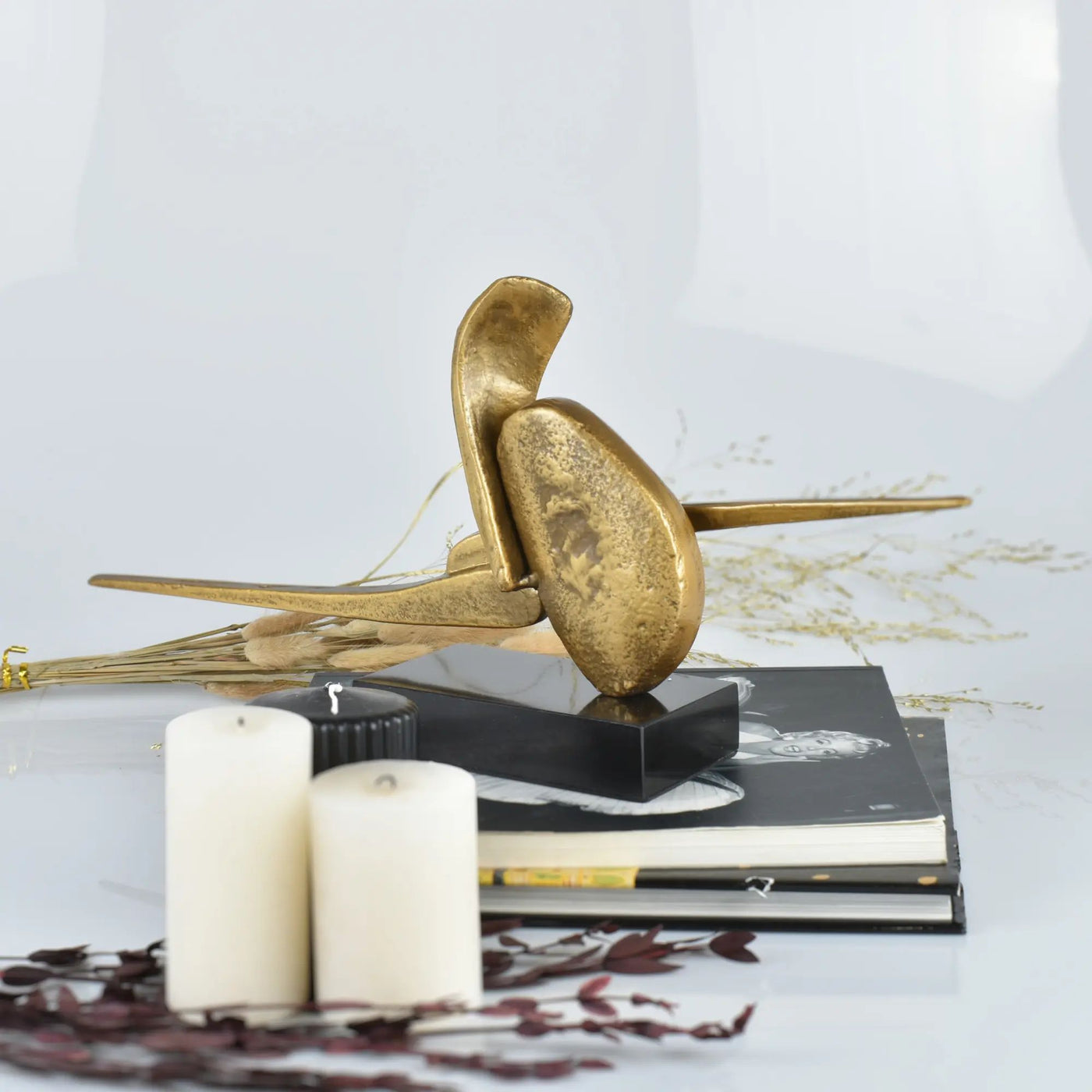 Dekoobjekt - auf Marmorsockel - Goldenes Kunstobjekt Dekorationfigur Abstrakt Momentum