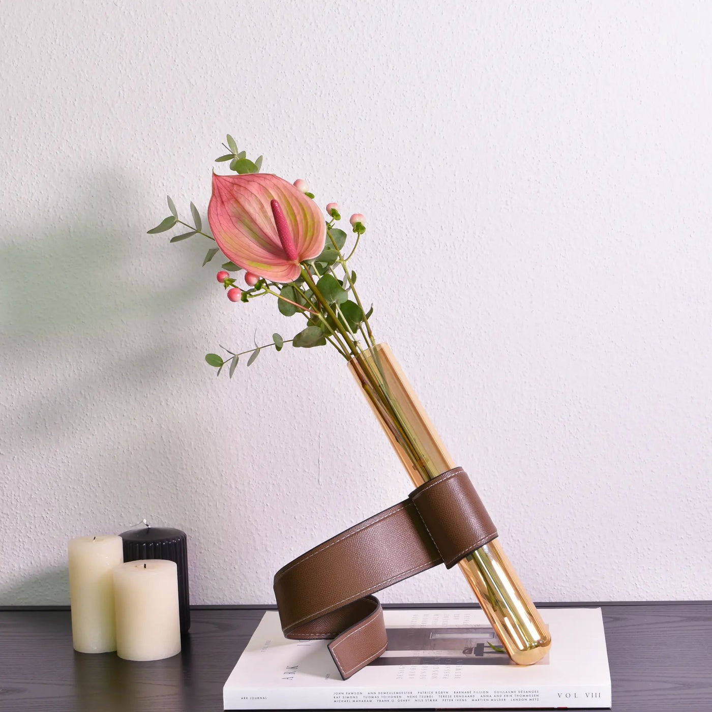 Vase - Reagenzglas Optik mit Leder - Blumengefäß Minimalistische Röhrenform Aurea Cintura