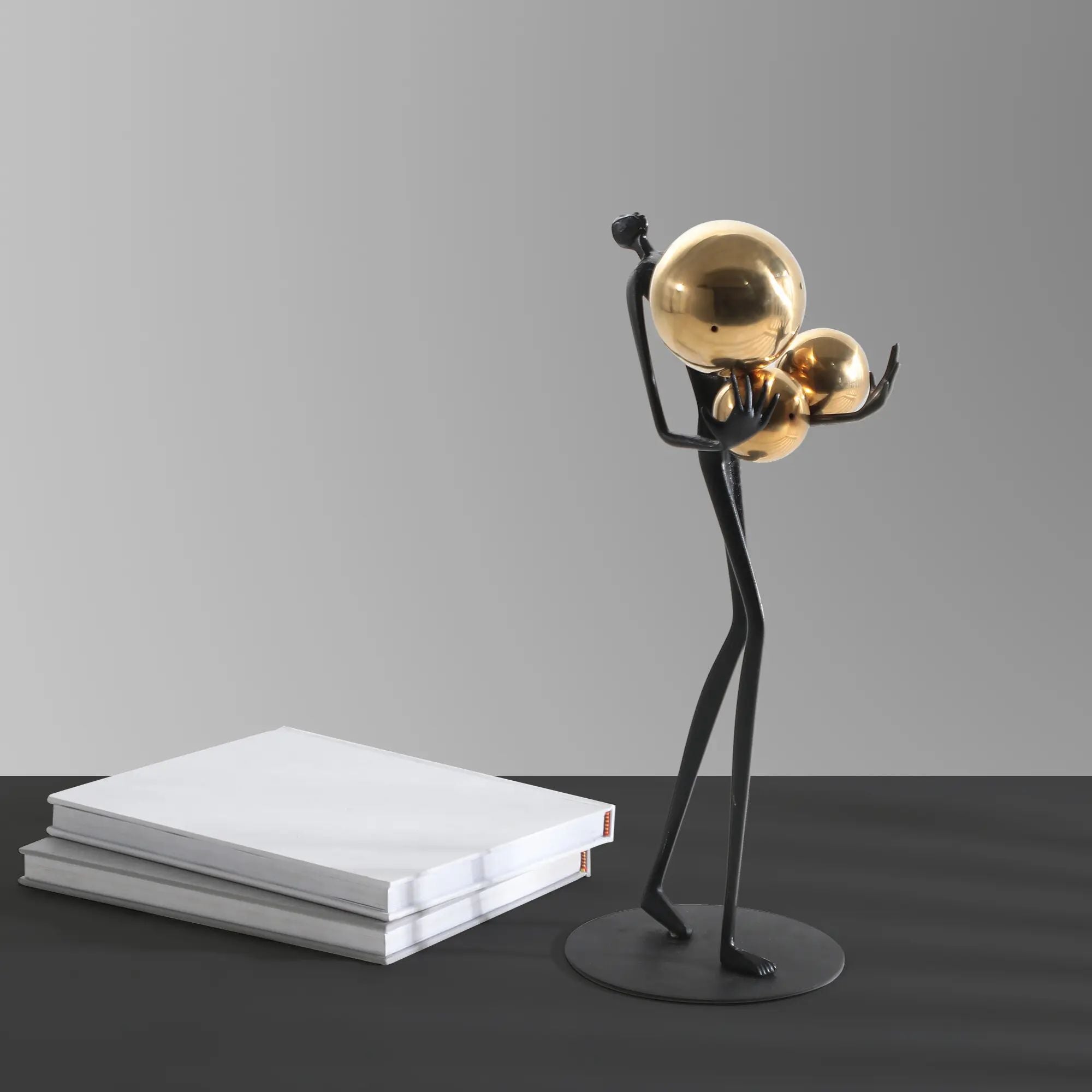 Dekofigur - mit Goldkugeln - Dekoskulptur Menschfigur Jongleur Default Title