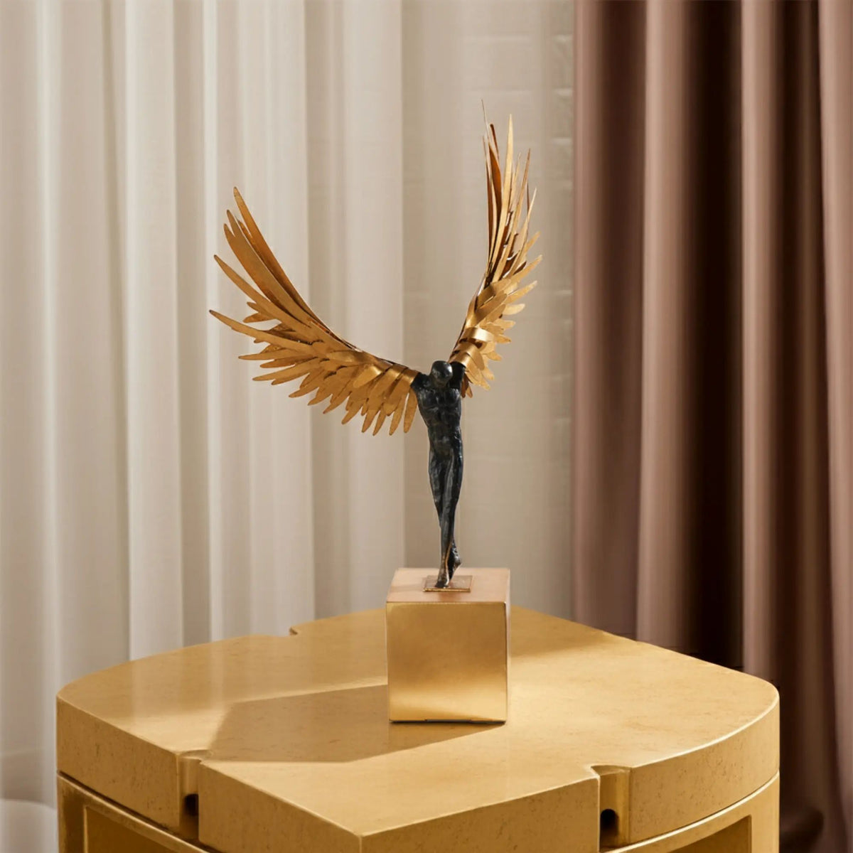 Dekoskulptur - mit Goldflügeln - Luxus Dekofigur Engel Deko-Skulptur Eterna Flügel