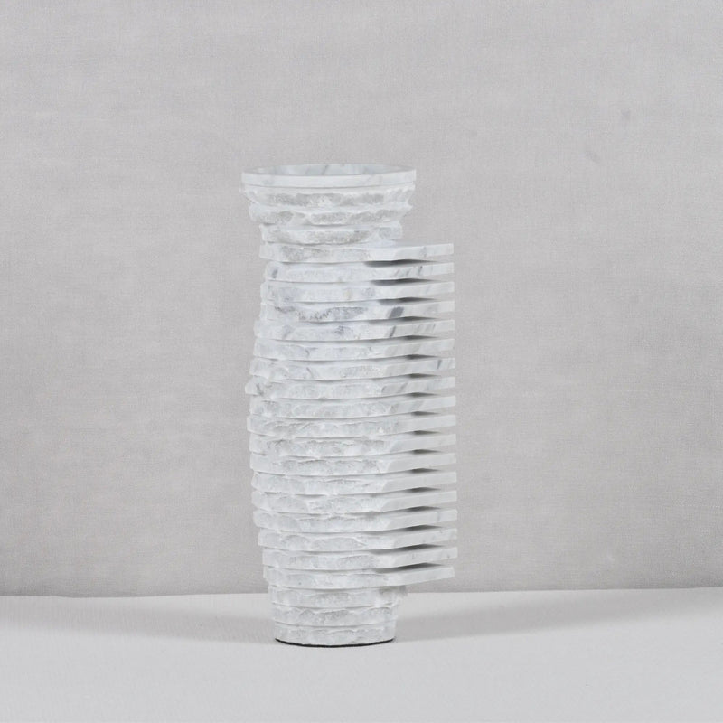 Reliefvase - Asymmetrische Naturstein Vase - Marmor Deko Vase Strata