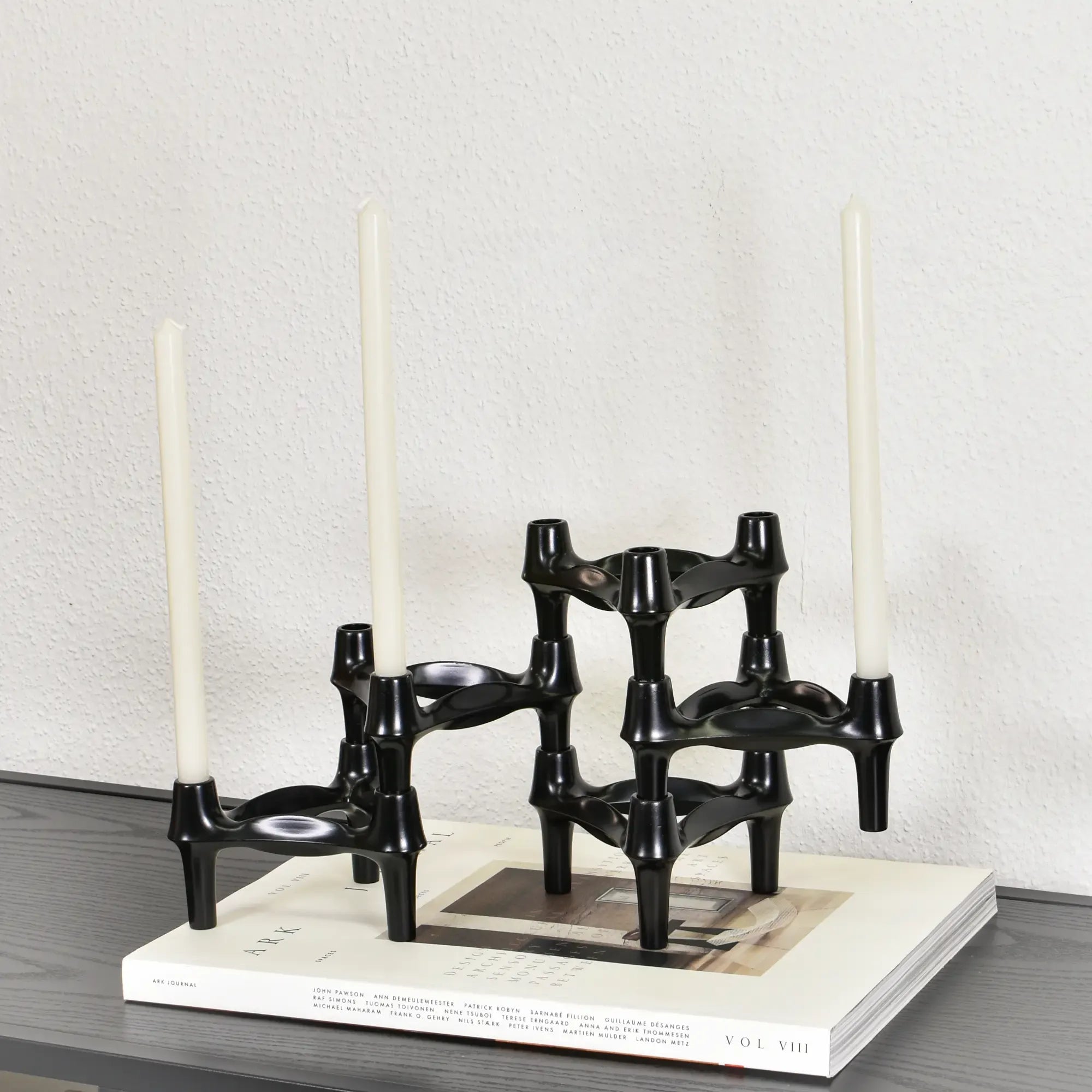 Kerzenständer - Modularer Kerzenhalter aus verchromtem Metallguss – Skulpturales Dreifach-Design Trinitas Schwarz