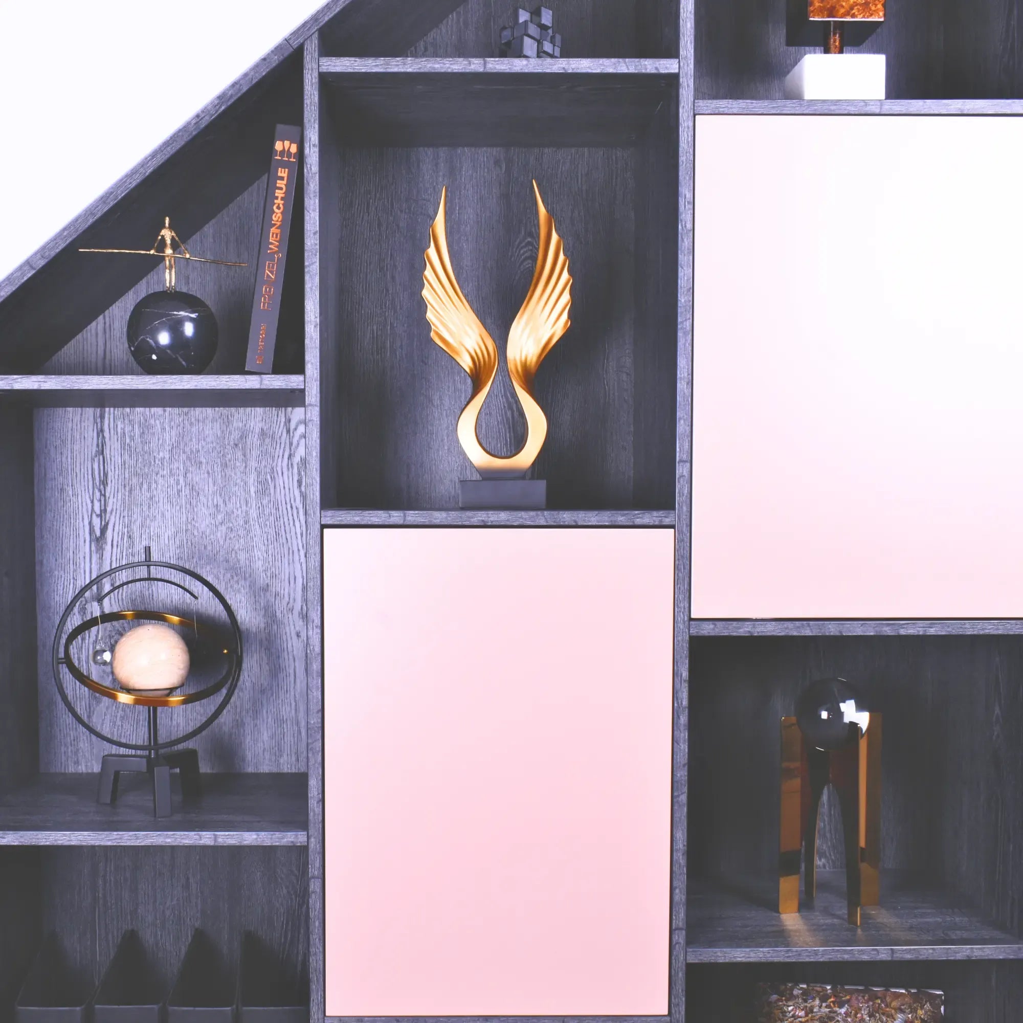 Dekoskulptur - flügelartige Form - Dekofigur pokalähnliche Statue Flügel Default Title