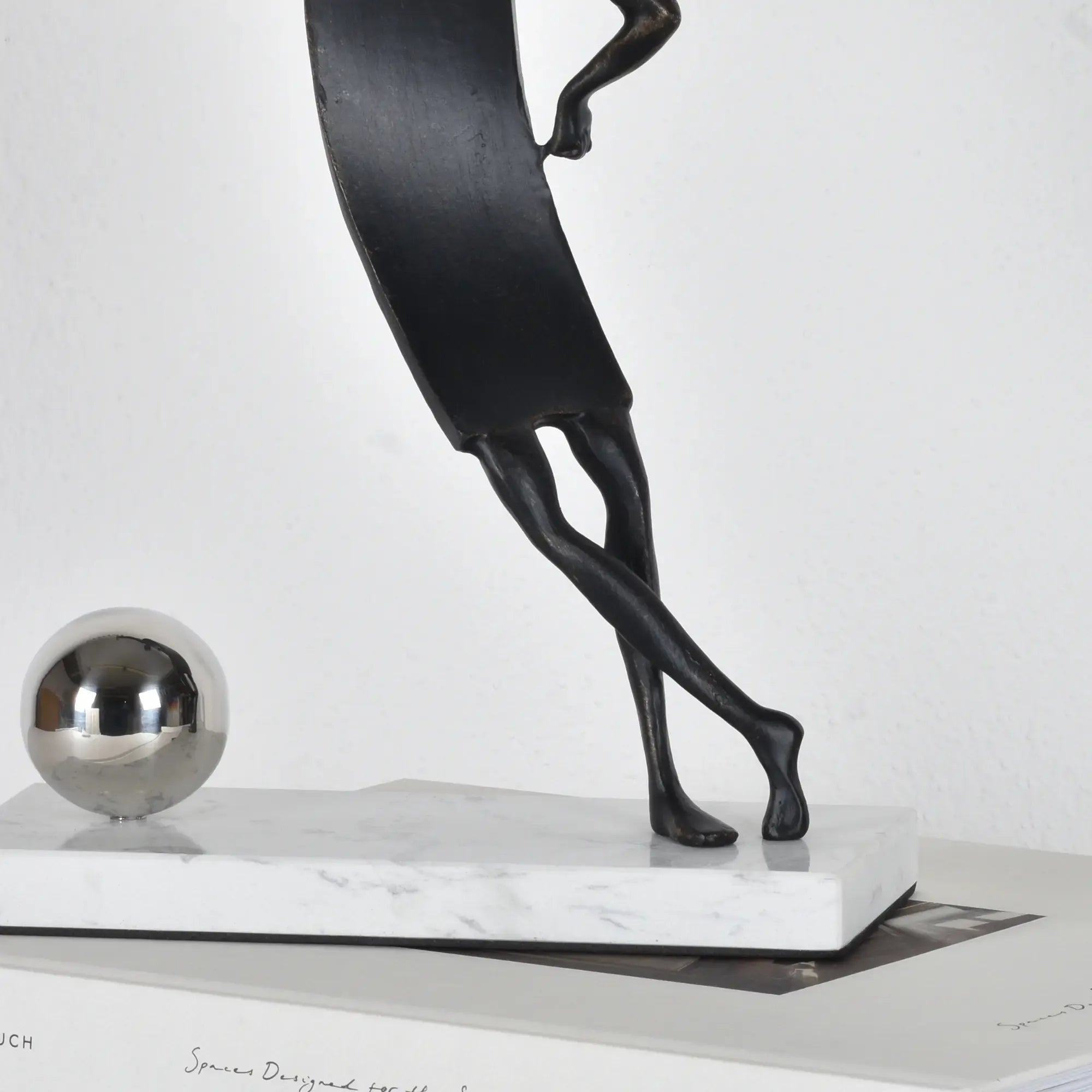 Dekofigur - auf Marmorsockel - Sportlerfigur Athletenstatue Portero