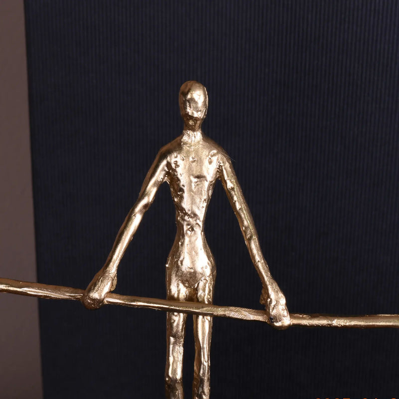 Dekofigur - Gold auf Marmorkugel - Seiltänzer Skulptur Deko-Objekt Seilgänger