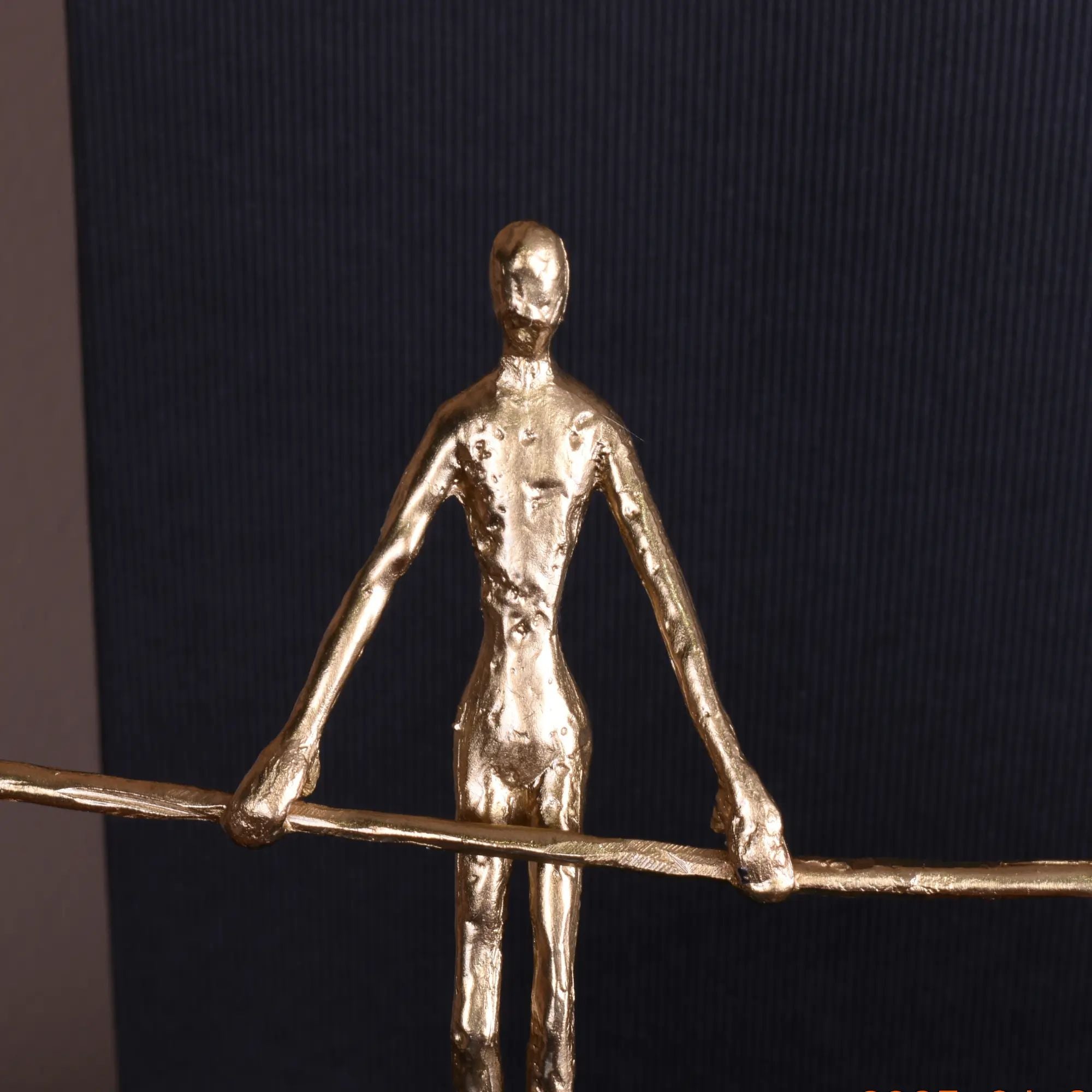 Dekofigur - Gold auf Marmorkugel - Seiltänzer Skulptur Deko-Objekt Seilgänger Default Title