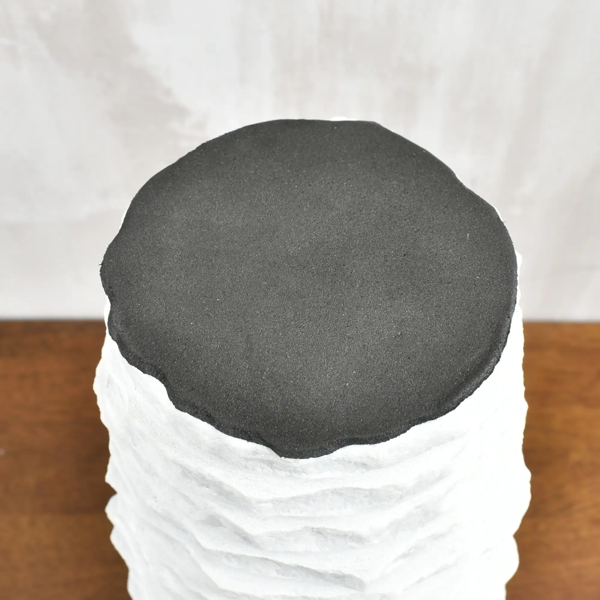 Reliefvase - Asymmetrische Naturstein Vase - Strata