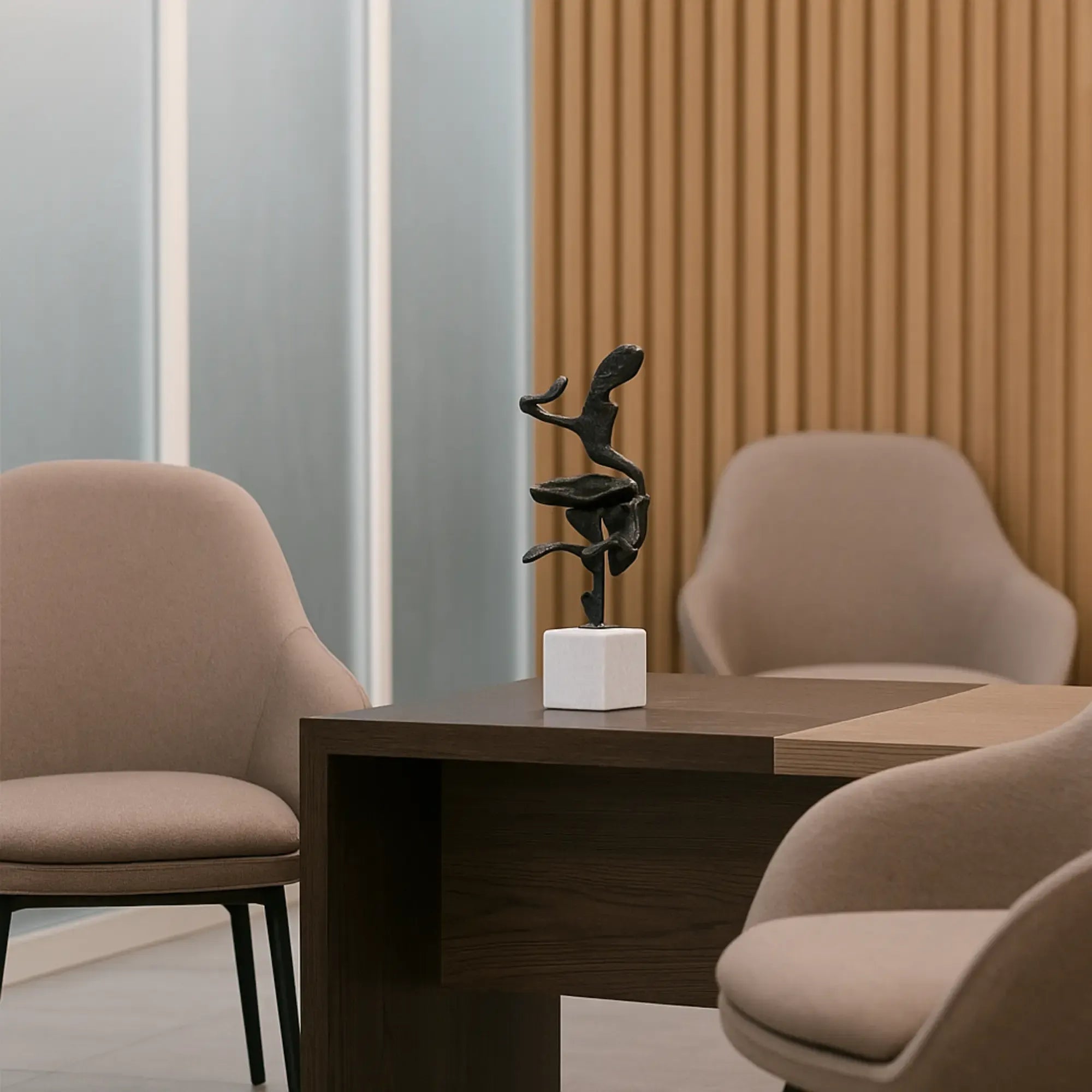 Salsafigur - auf Marmorfuß - Deko-Objekt edle Stahlskulptur Salsa