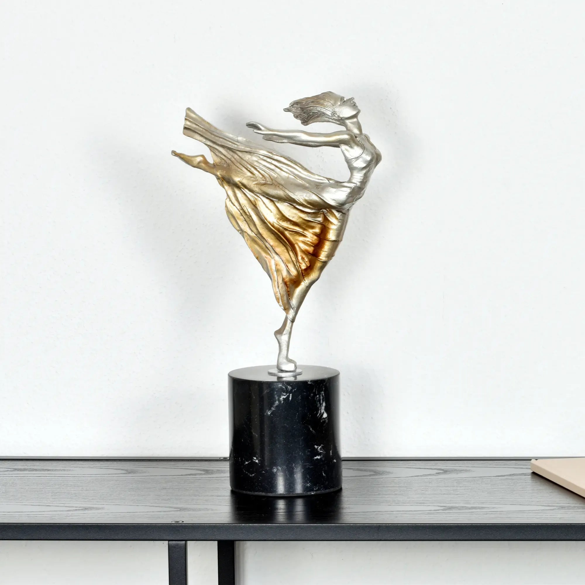 Dekofigur - Elegante Skulptur Schwebende Tanzsilhouette Danza Aurea a