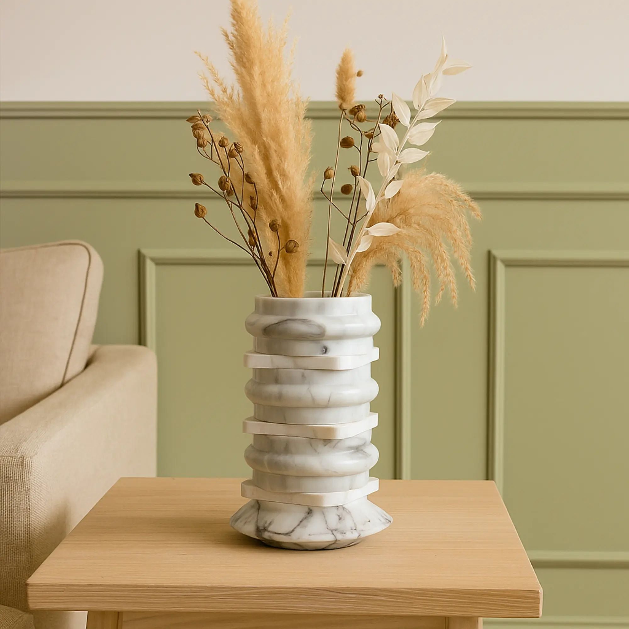 Marmorvase - hohe Steinvase - schwere runde Dekovase Fortaleza Gris aufgestellt im Interieur