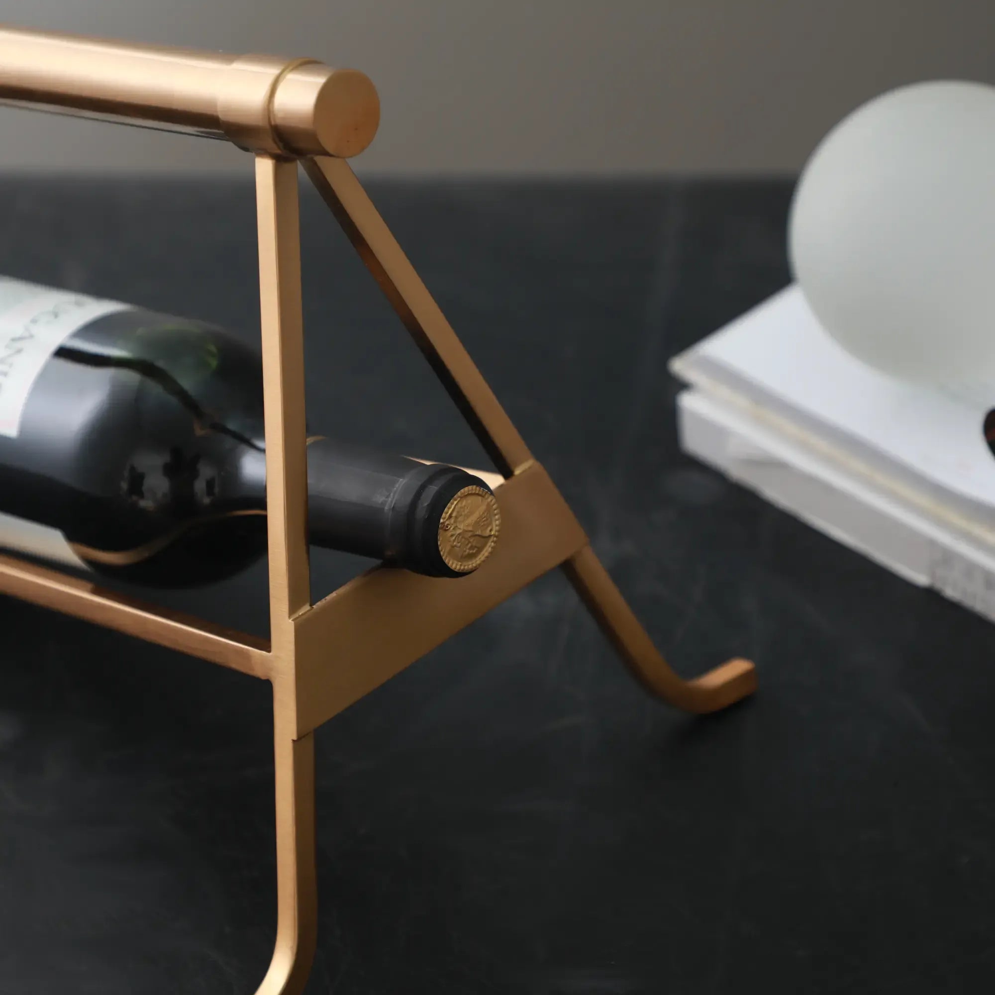 Weinhalter - für den Tisch - Flaschenhalter Modern mit Goldständer Goso