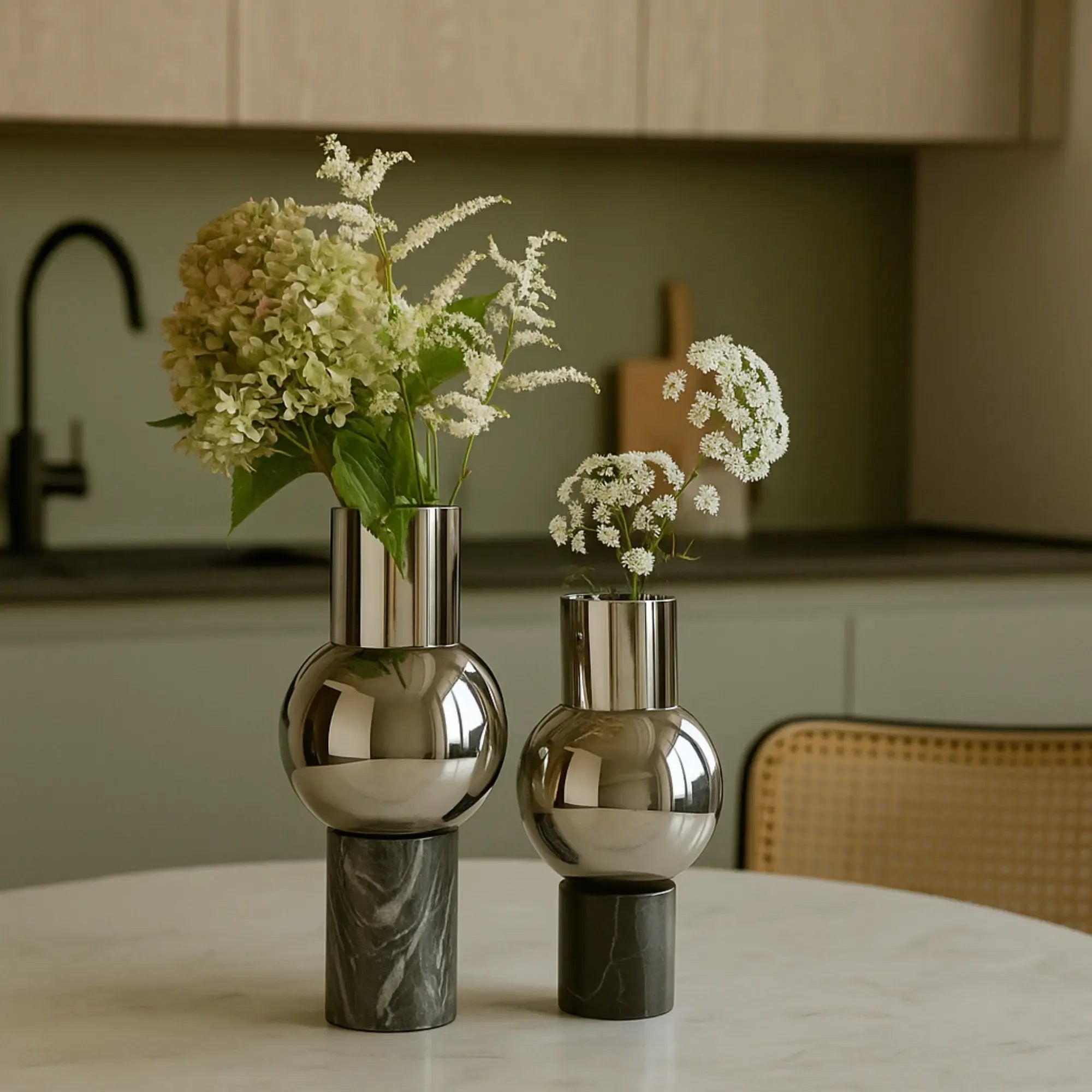 Vase - mit Marmorgestell - Runde Tischvase Edelstahlvase Fatroly