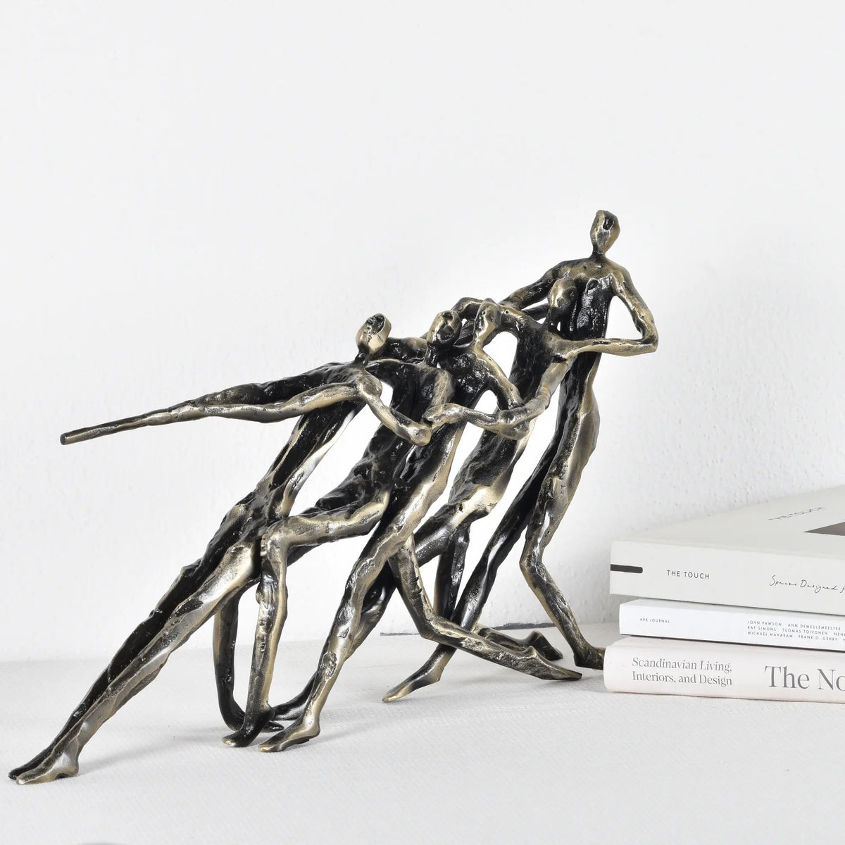 Skulptur - in Bronzeoptik - Metallskulptur Deko-Objekt Tauziehen