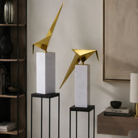 Tierfigur - auf Marmorbasis - Skulpturale Dekofigur – Goldmetall auf Marmorsockel – Abstrakte Vogelstudie, origami-inspiriert Aurea Avis Duo