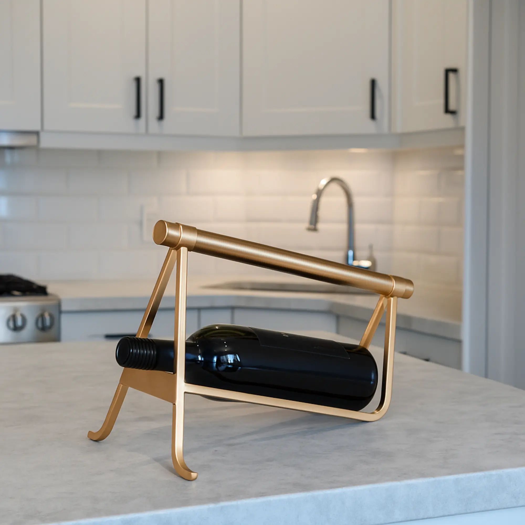 Weinhalter - für den Tisch - Flaschenhalter Modern mit Goldständer Goso gold matt