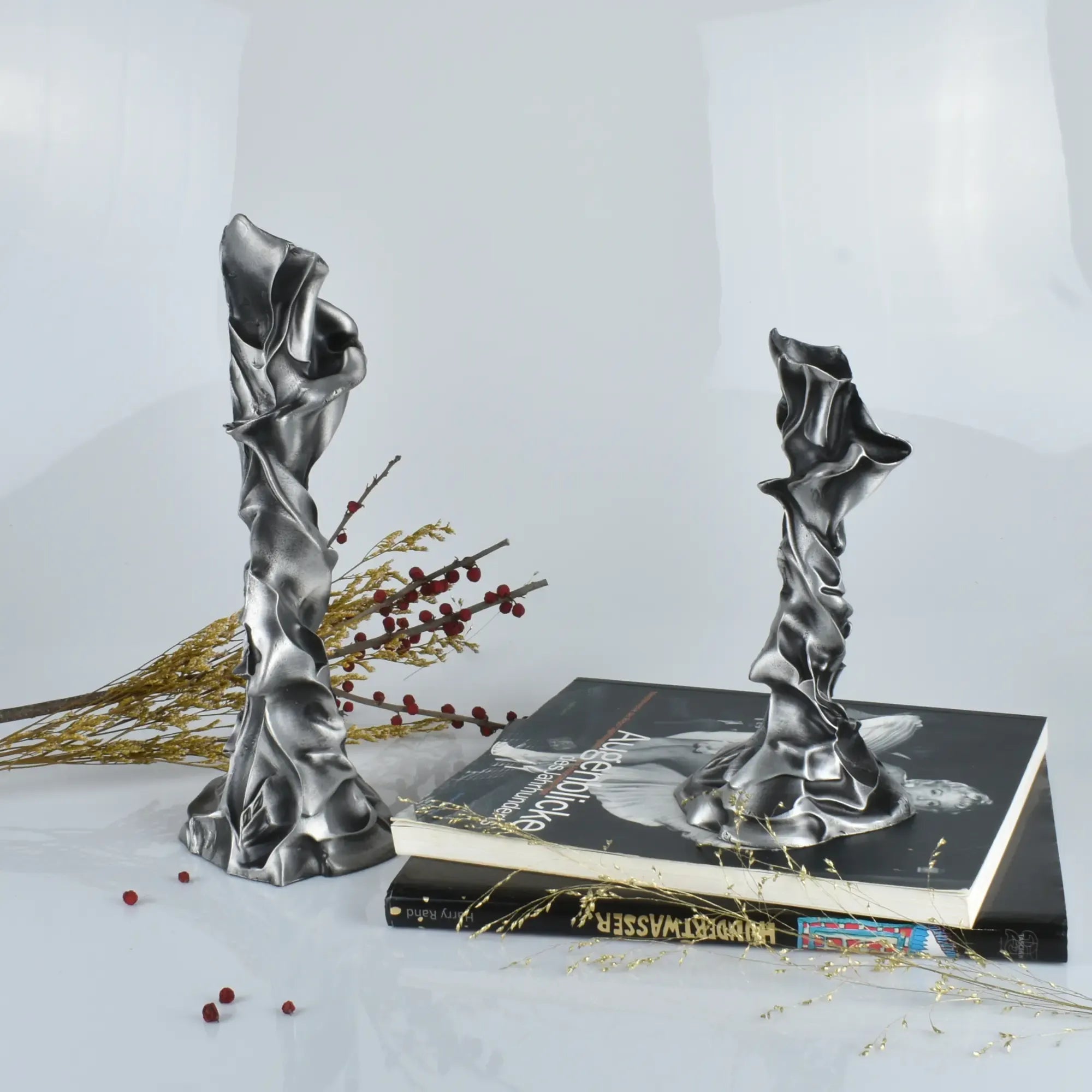 Kerzenständer - verdrehte moderne Form - Sokrates Design Kerzenhalter Stavro Antiksilber-Groß