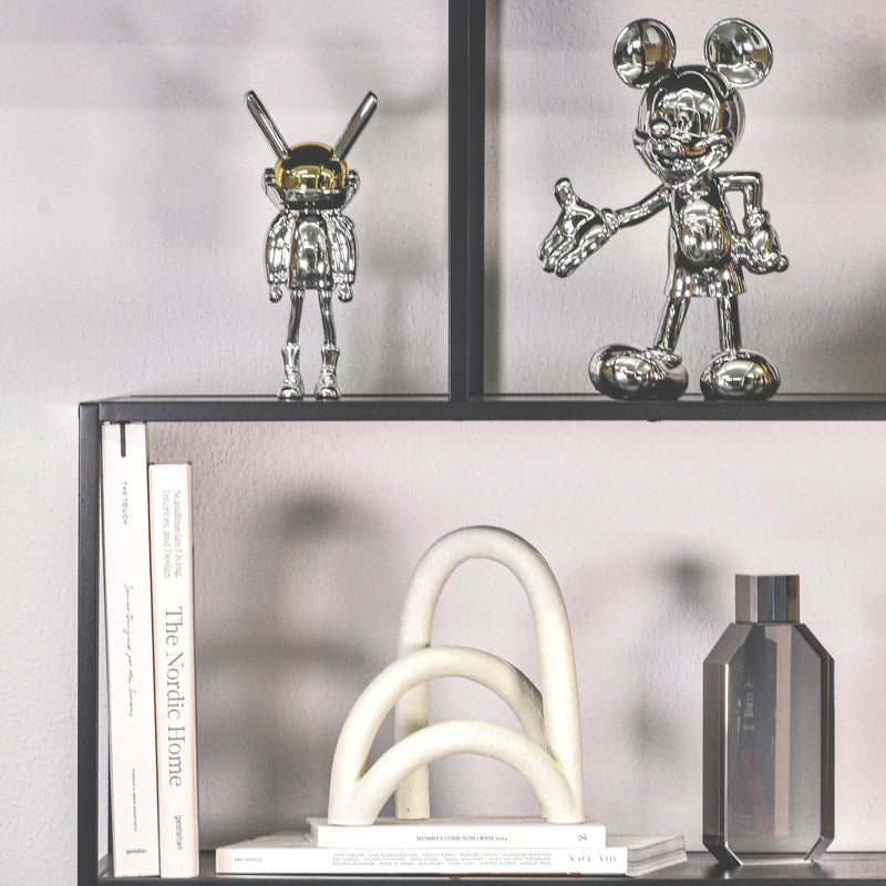Dekoobjekt - Bogen-Figur – Mineralische Dekoskulptur Off‑White – Designobjekt Arcus