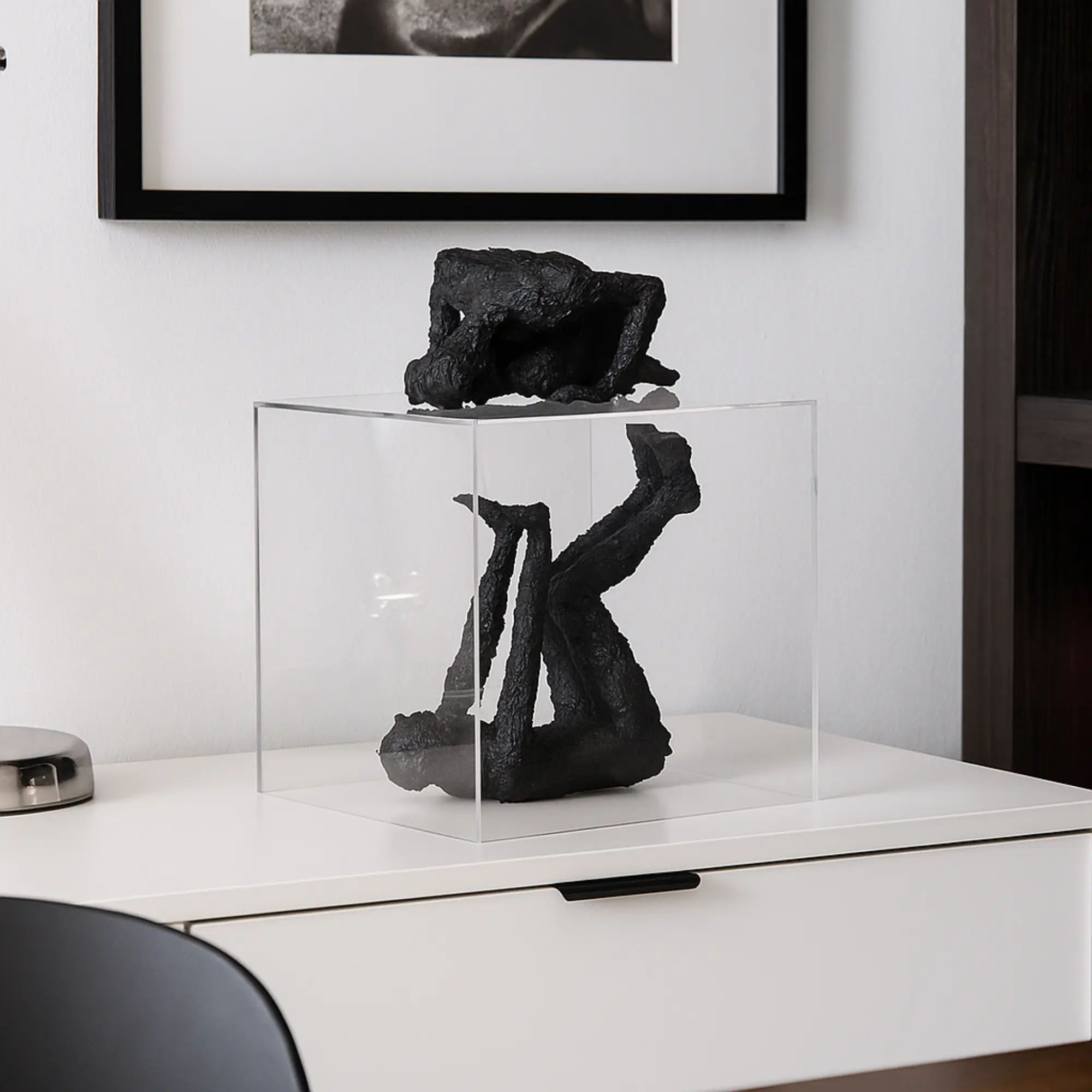 Dekofigur - Kunstobjekt - Großes Deko-Objekt Figuren in Acrylblock Reflejo del Alma aufgestellt im Interieur
