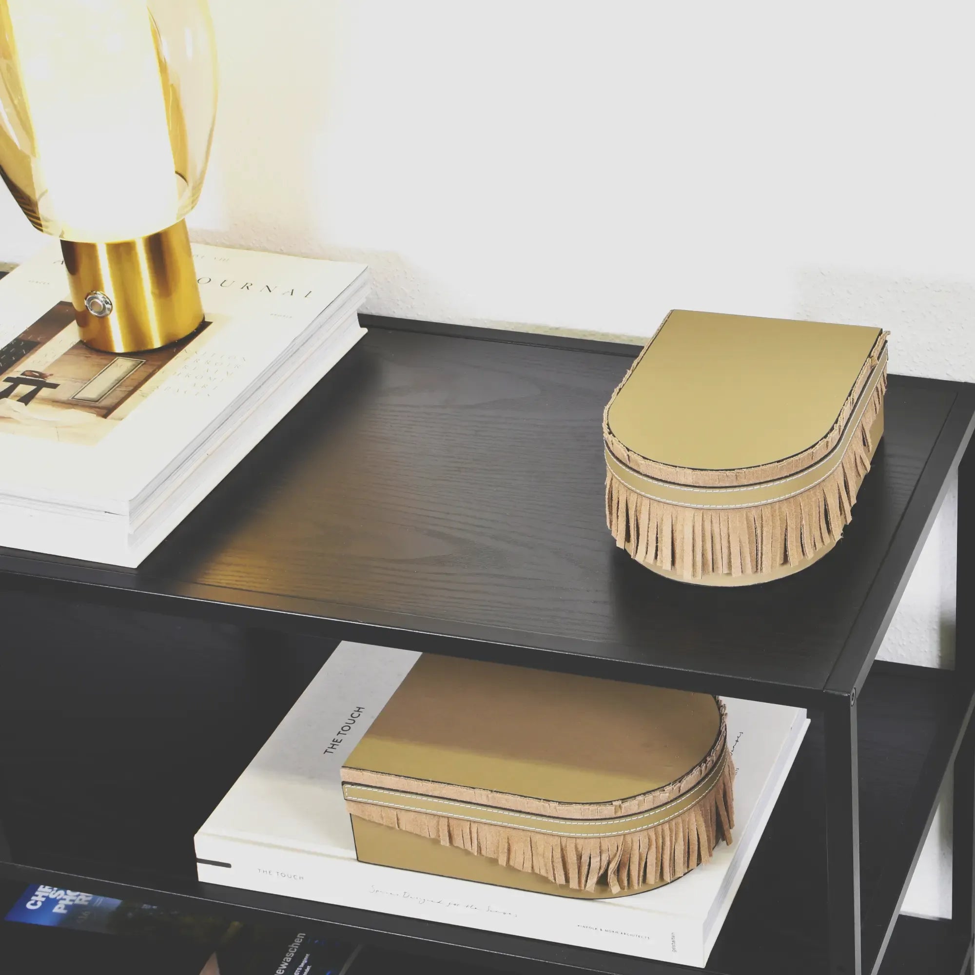 Schmuckbox - Schmuckschatulle Leder-Aufbewahrungsbox – Velours Schmuckkästchen – Frangé aufgestellt im Interieur