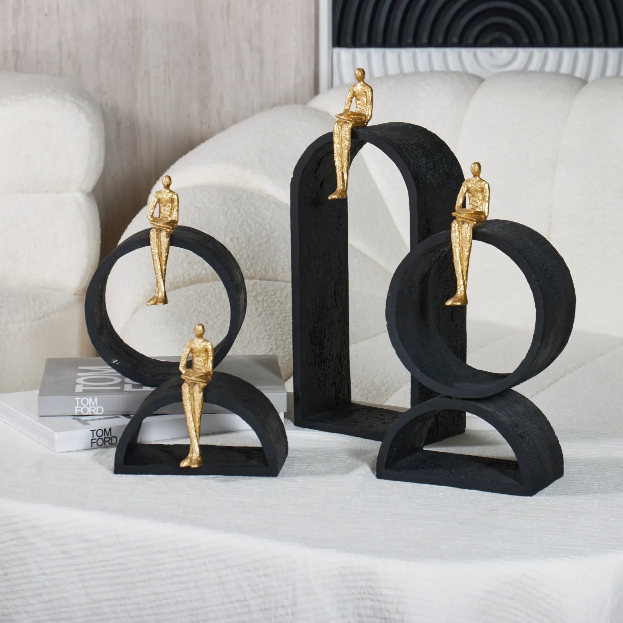 Dekofigur - Leser in Goldton - Edles Deko-Objekt Dekorative Skulptur Contemplation aufgestellt im Interieur