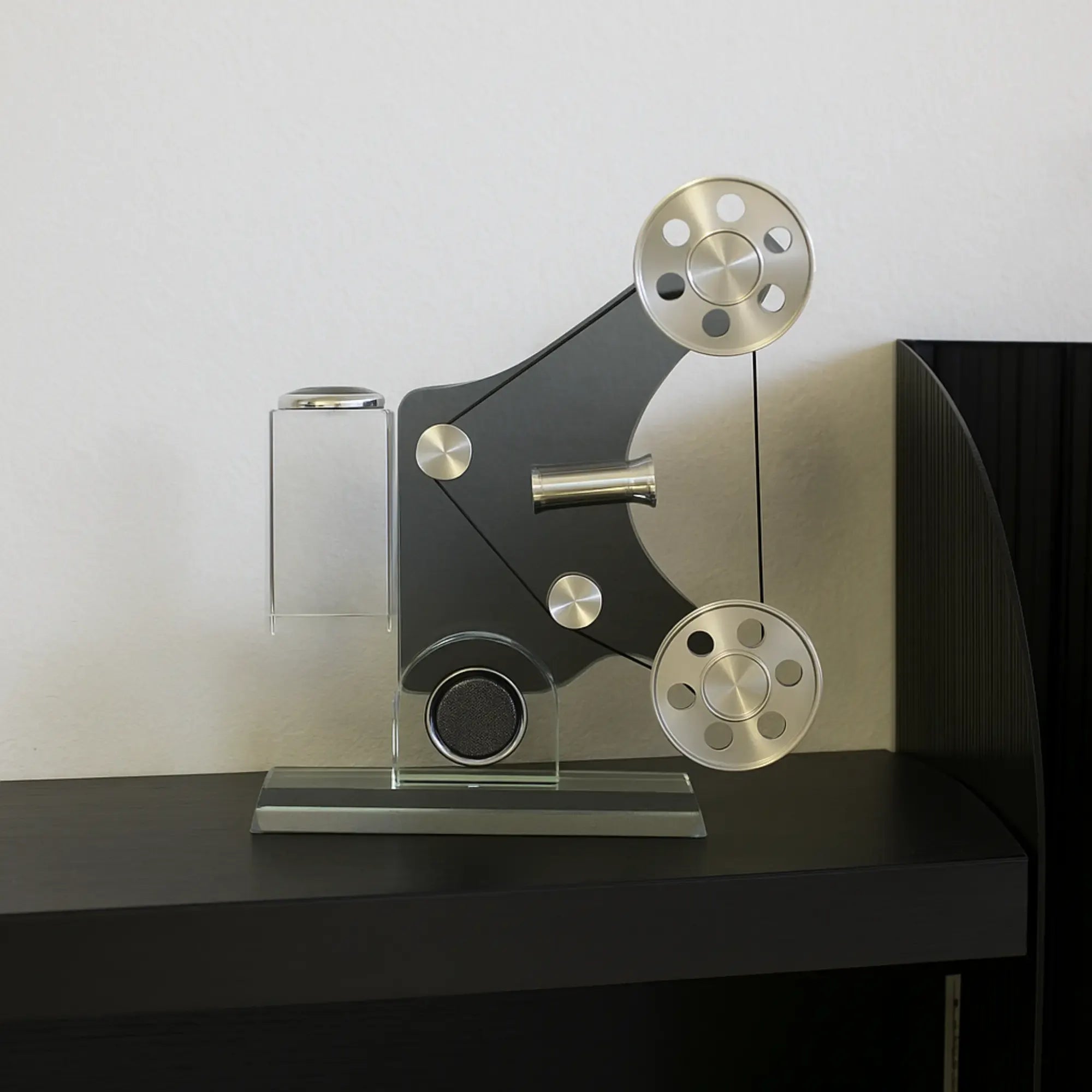 Dekoobjekt - Filmprojektor - Technische Dekoration Design Tischdeko Cinema aufgestellt im Interieur