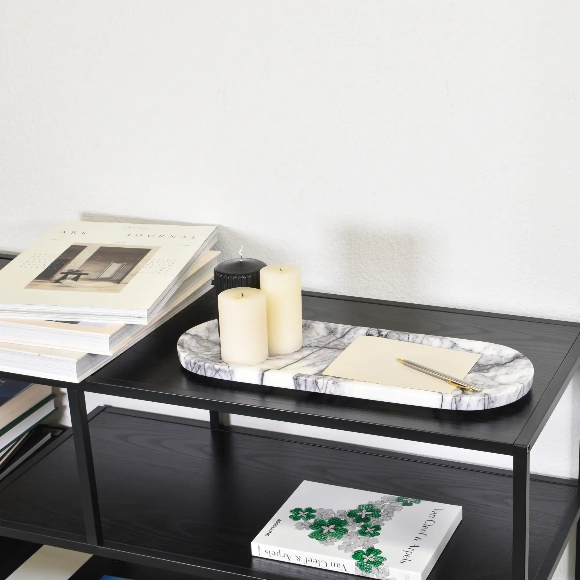 Tablett - aus Marmor - Serviertablett Dekotablett Nero aufgestellt im Interieur