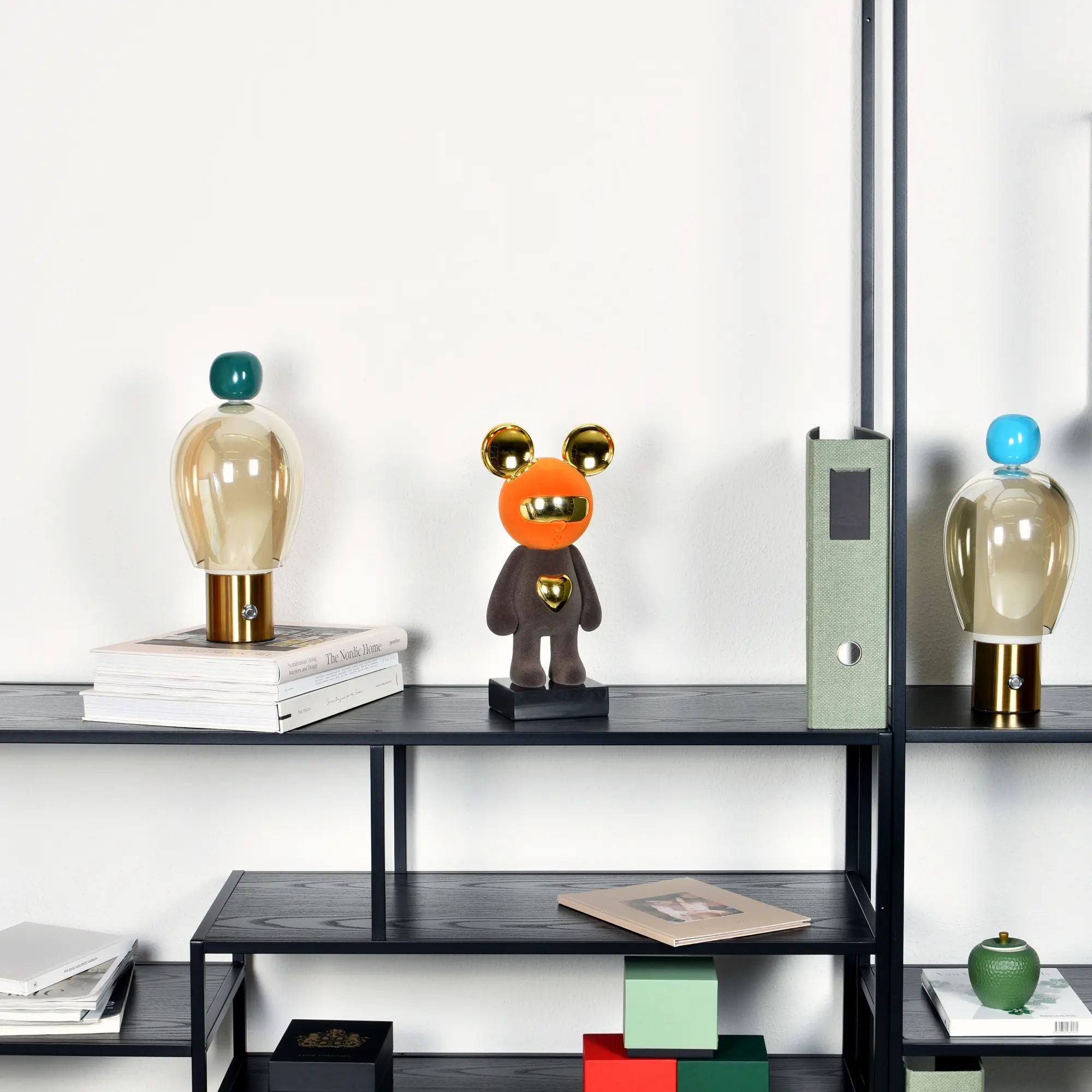 Sammlerfigur - Pop-Art Figur Mickey Mouse Comic Skulptur Goldie Maus aufgestellt im Interieur