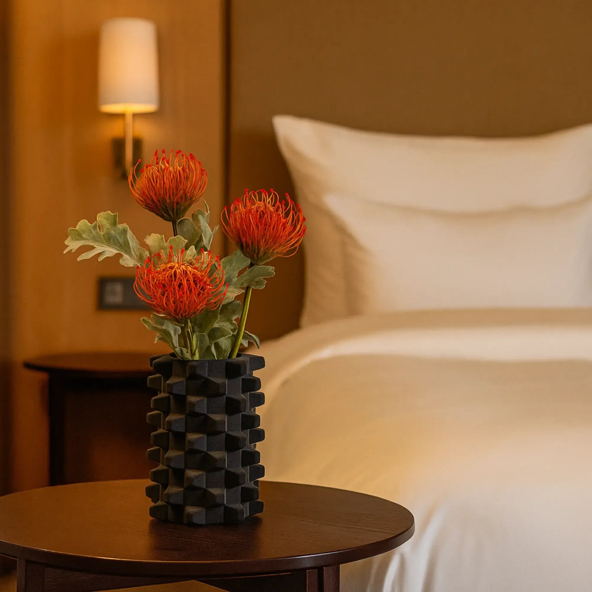 Dekovase - Designer Vase mit Struktur - Skulpturale Designvase mit Samtstruktur Velours Acantha Default Title