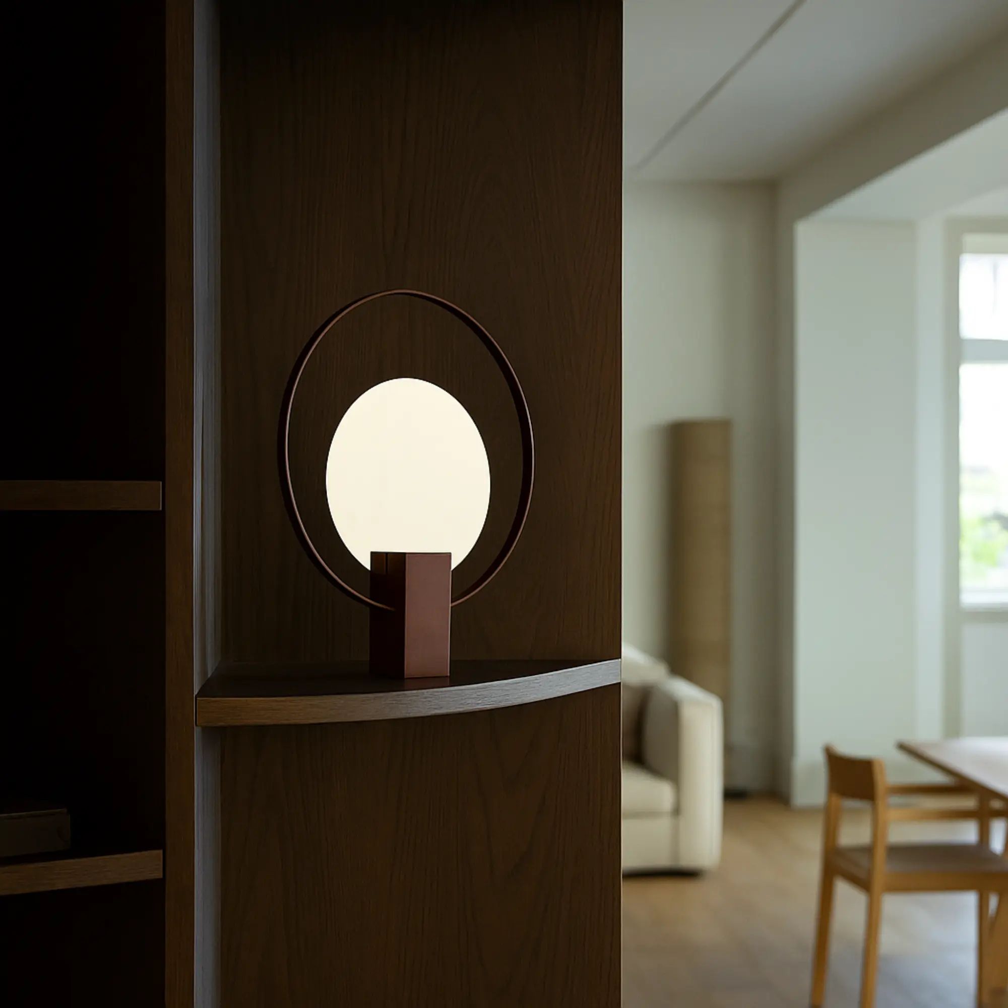 Dekoobjekt - Abstrakte-Runde Dekofigur - Skulptur Minimalistische Ringkomposition Argentum Orbis aufgestellt im Interieur
