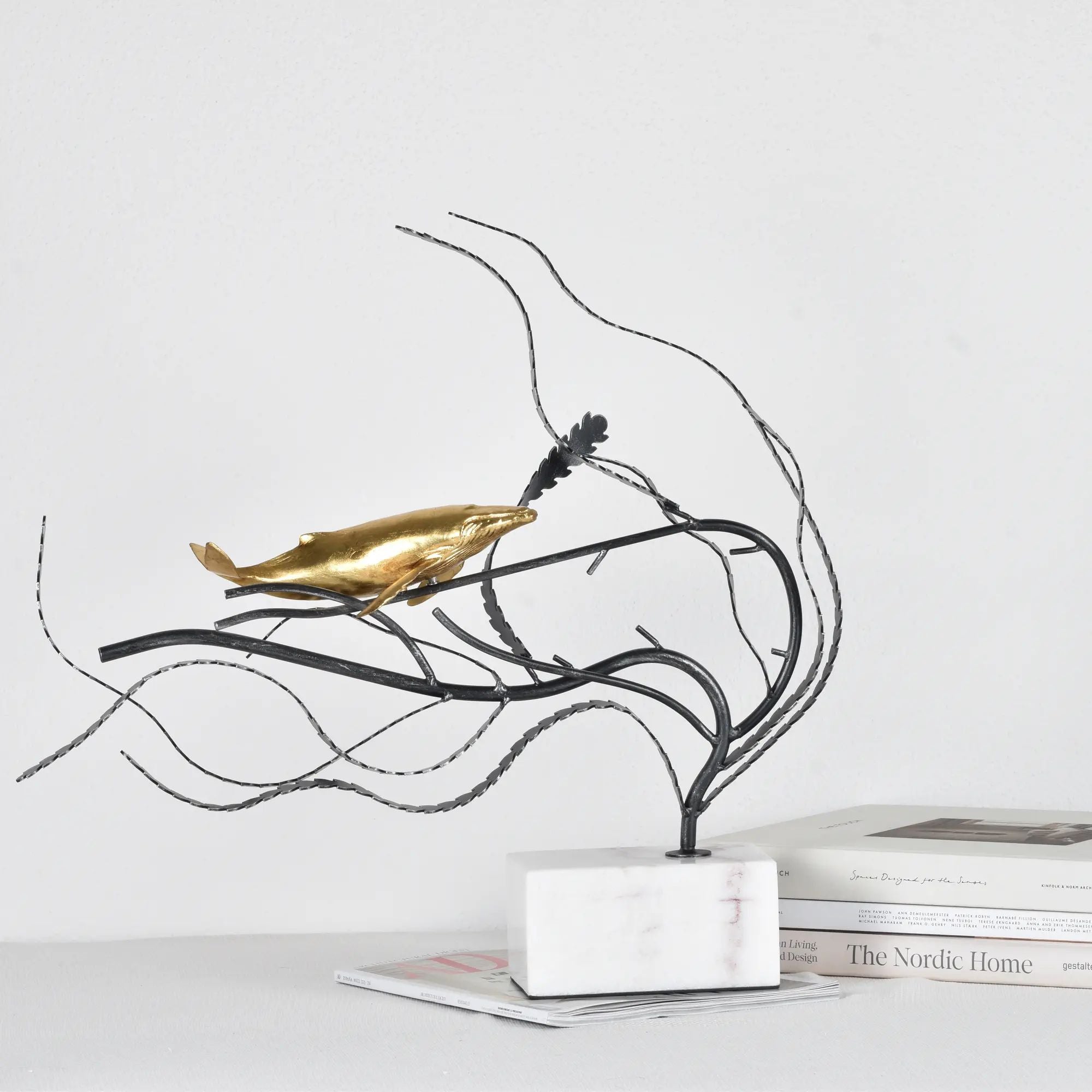 Skulptur - Meeres-Motiv - Deko-Objekt Wal Dekofigur Metall Balena aufgestellt im Interieur